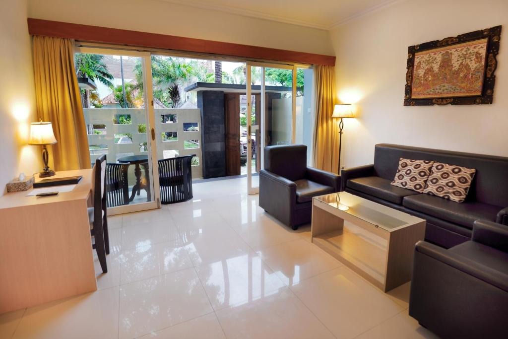 هتل پوری سارون سمینیاک